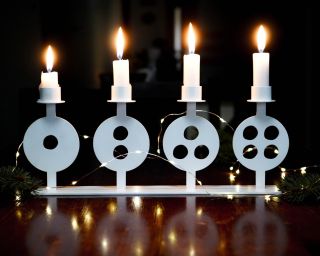 🎄 Jste už připravení na advent? Mám pro vás tip na krásnou dekoraci – adventní svícen z kovu, který vydrží roky. Navrhla...